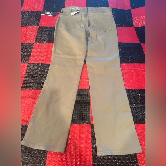 NWT NYDJ Sheri Slim size 8
Inseam 29”
Lift Tuck Technology - Picture 2 of 7